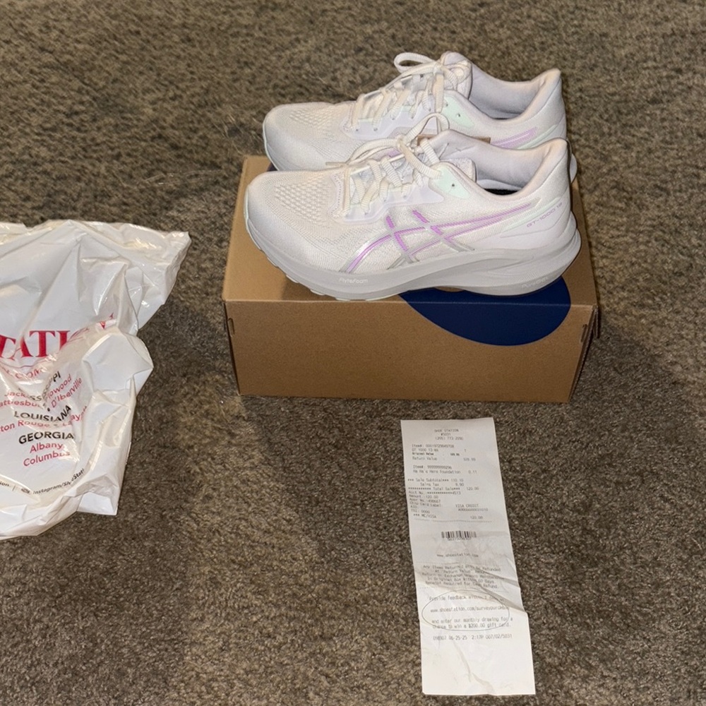 Asics Women’s White and Lavender Sneakers Size 6 1/2